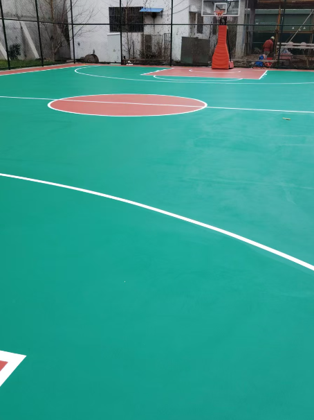 兴化 球场长期使用易出现地面开裂
